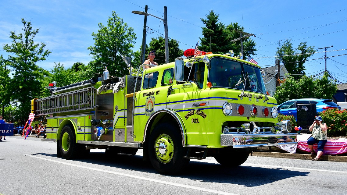 Mount Gilead FD Engine 10 in Bright Colors