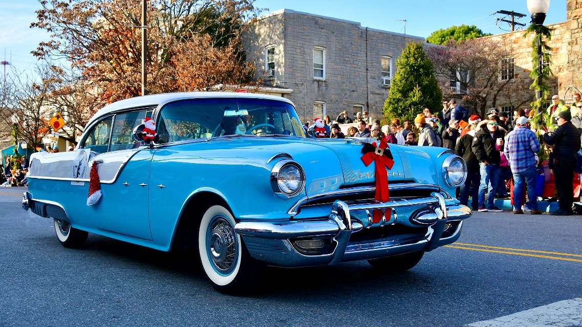 1951 Pontiac in Sky Blue and White