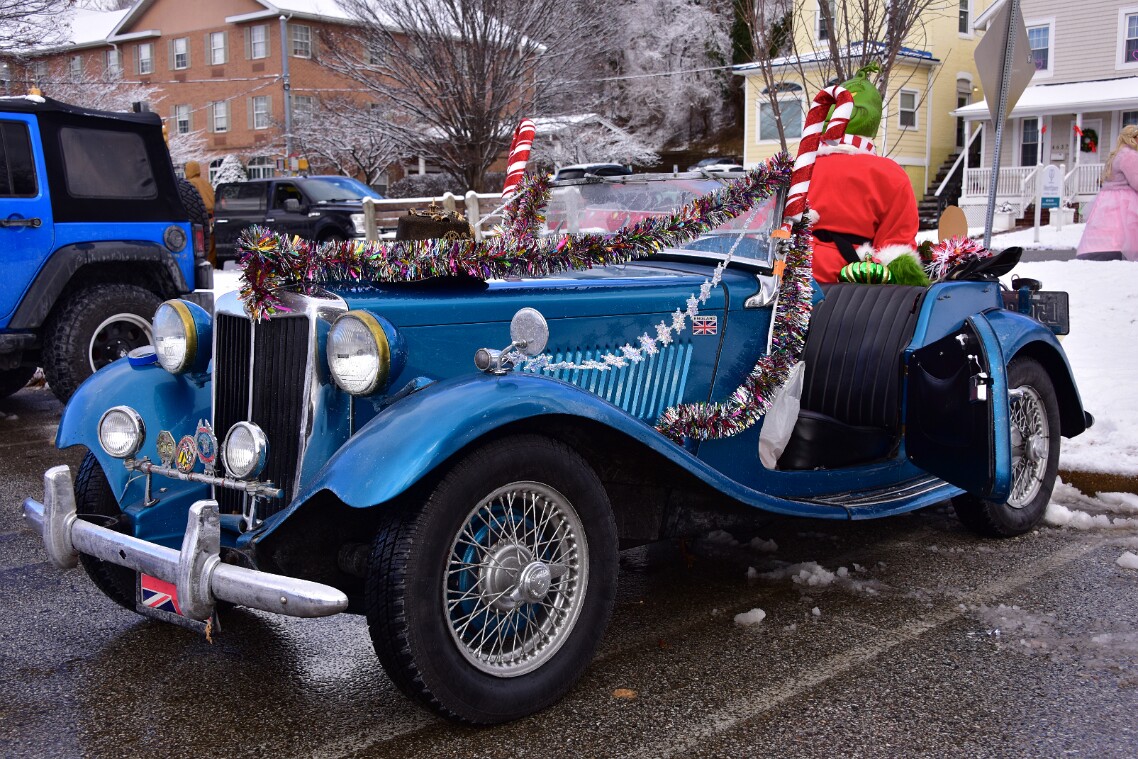 Classic MG in Flowing Blue
